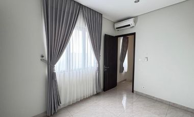 Disewakan Rumah Mewah Baru 5kt di Morizen Sumarecon Bekasi