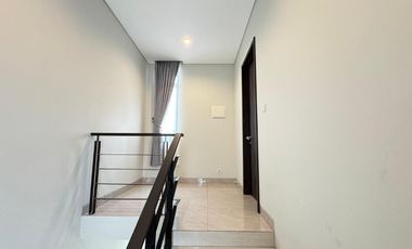 Disewakan Rumah Mewah Baru 5kt di Morizen Sumarecon Bekasi