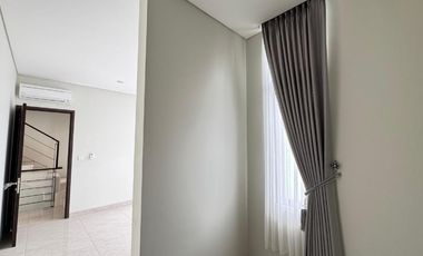 Disewakan Rumah Mewah Baru 5kt di Morizen Sumarecon Bekasi