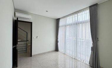 Disewakan Rumah Mewah Baru 5kt di Morizen Sumarecon Bekasi