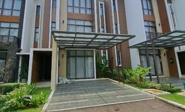 Disewakan Rumah Mewah Baru 5kt di Morizen Sumarecon Bekasi