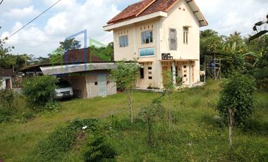 Rumah 2 lantai dengan kebun luas di mojosongo boyolali