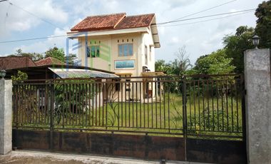 Rumah 2 lantai dengan kebun luas di mojosongo boyolali