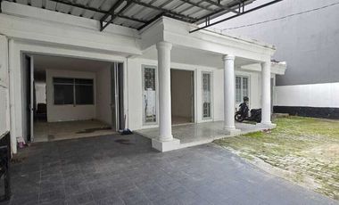 FOR RENT RUMAH SIAP HUNI DI SENOPATI KEBAYORAN BARU JAKARTA SELATAN
