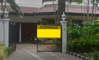 Rumah Luas Nyaman Kawasan Elit Strategis Jl.Kertanegara Kebayoran Baru