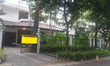 Rumah Luas Nyaman Kawasan Elit Strategis Jl.Kertanegara Kebayoran Baru