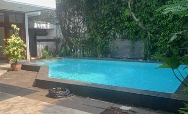 Rumah Luas Nyaman Kawasan Elit Strategis Jl.Kertanegara Kebayoran Baru