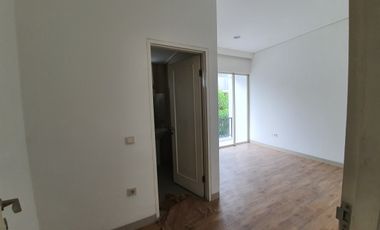 Disewakan Rumah Cantik Murah Rapi di Green Mansion Siap Huni Luas 8x15