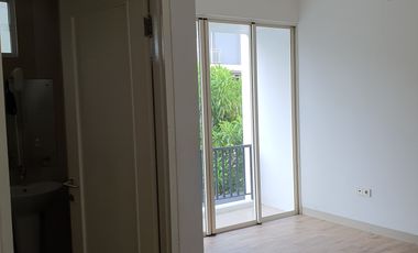 Disewakan Rumah Cantik Murah Rapi di Green Mansion Siap Huni Luas 8x15