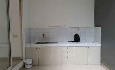 Disewakan Rumah Cantik Murah Rapi di Green Mansion Siap Huni Luas 8x15