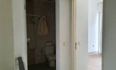 Disewakan Rumah Cantik Murah Rapi di Green Mansion Siap Huni Luas 8x15