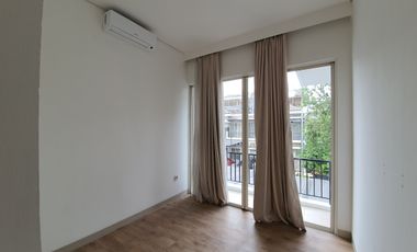 Disewakan Rumah Cantik Murah Rapi di Green Mansion Siap Huni Luas 8x15