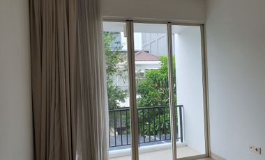 Disewakan Rumah Cantik Murah Rapi di Green Mansion Siap Huni Luas 8x15