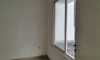 Disewakan Rumah Cantik Murah Rapi di Green Mansion Siap Huni Luas 8x15