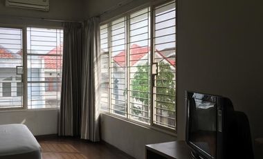 Rumah Rapi di Taman Surya 5 Siap Huni Posisi Hoek