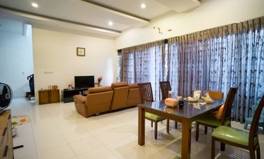 Rumah Rapi di Taman Surya 5 Siap Huni Posisi Hoek