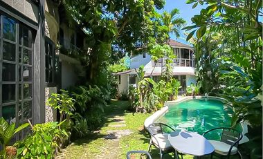 FOR SALE VILLA GARDEN LUAS 3 BANGUNAN KEROBOKAN DEKAT SEMINYAK