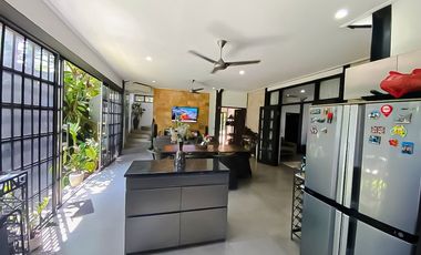 FOR SALE VILLA GARDEN LUAS 3 BANGUNAN KEROBOKAN DEKAT SEMINYAK