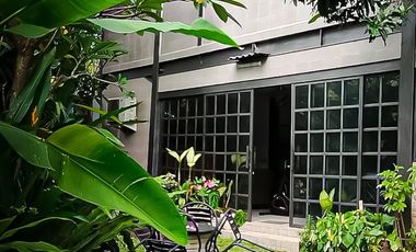 FOR SALE VILLA GARDEN LUAS 3 BANGUNAN KEROBOKAN DEKAT SEMINYAK