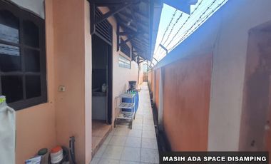 Rumah plus 3pintu toko dan kost di pinggir jl.pramuka banjarmasin