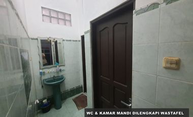Rumah plus 3pintu toko dan kost di pinggir jl.pramuka banjarmasin