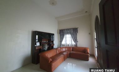 Rumah plus 3pintu toko dan kost di pinggir jl.pramuka banjarmasin