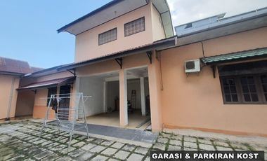 Rumah plus 3pintu toko dan kost di pinggir jl.pramuka banjarmasin