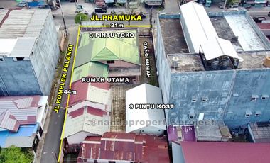 Rumah plus 3pintu toko dan kost di pinggir jl.pramuka banjarmasin