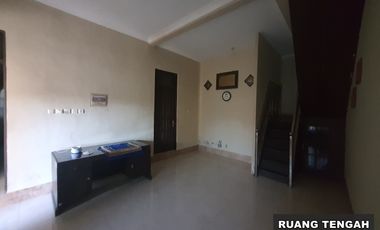 Rumah plus 3pintu toko dan kost di pinggir jl.pramuka banjarmasin