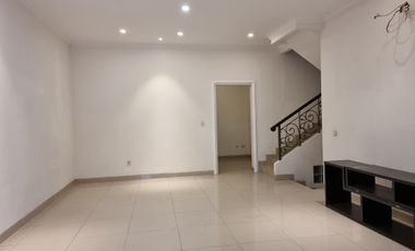 Disewakan Rumah Murah Rapi di Green Mansion Siap Huni