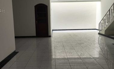 Rumah siap huni 2 lantai di Janur Kuning - Kelapa Gading Jakarta Utara