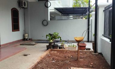 Rumah siap huni 2 lantai di Janur Kuning - Kelapa Gading Jakarta Utara