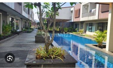 Jual  Murah Town House Jalan Gunung Batu Pasteur 10 menit Tol dkt Setra Duta Maranatha