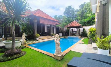 Villa Strategis Jalan Kaki Ke Pantai di Tanjung Benoa Nusa Dua Bali