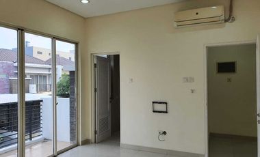 Dijual Cepat Rumah Puri Mansionr Rapi dan Siap Huni Luas 150 m2