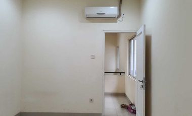 Dijual Cepat Rumah Puri Mansionr Rapi dan Siap Huni Luas 150 m2