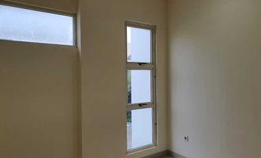 Dijual Cepat Rumah Puri Mansionr Rapi dan Siap Huni Luas 150 m2