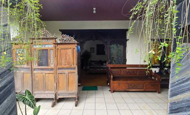 Rumah Bagus Nuansa Etnik Kayu Jati di Karangasem Laweyan Solo