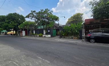 Rumah Bagus Nuansa Etnik Kayu Jati di Karangasem Laweyan Solo