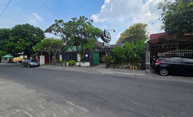 Rumah Bagus Nuansa Etnik Kayu Jati di Karangasem Laweyan Solo