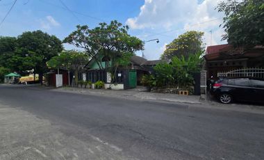 Rumah Bagus Nuansa Etnik Kayu Jati di Karangasem Laweyan Solo