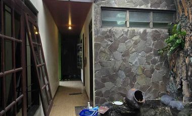 Rumah Bagus Nuansa Etnik Kayu Jati di Karangasem Laweyan Solo
