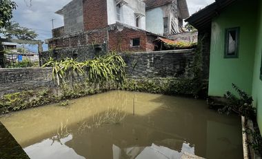 Rumah Villa Beserta Tanah dekat ke Jalan Pembangunan