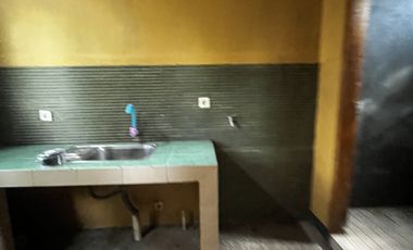 Rumah Villa Beserta Tanah dekat ke Jalan Pembangunan