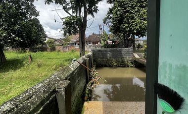 Rumah Villa Beserta Tanah dekat ke Jalan Pembangunan