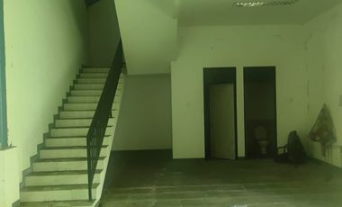 Safe and lock hit tanah