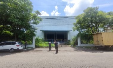 Safe and lock hit tanah