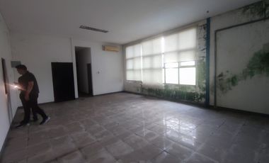 Safe and lock hit tanah