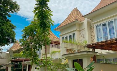 Rumah di kompleks elit Mutiara Boutique