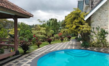 Dijual Segera Villa 2 Lantai di Wisma Coolibah Cimacan